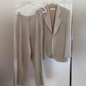 Vintage Giorgio Armani Le Collezioni Suit Set โ Made in Italy โ Size 42